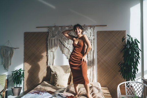 Élégance automnale : Robes terracotta pour une touche de chaleur