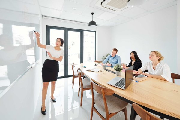 Devenir formateur indépendant : le guide ultime pour lancer votre activité