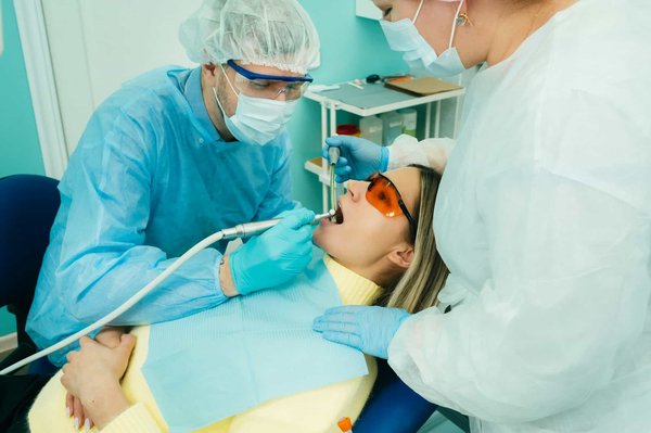 Urgence dentiste: où trouver un soin rapide?